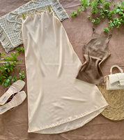 Falda satín beige