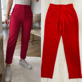 Pantalón a la cintura con pinzas rojo