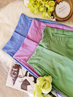 Pantalón a la cintura con pinzas lila